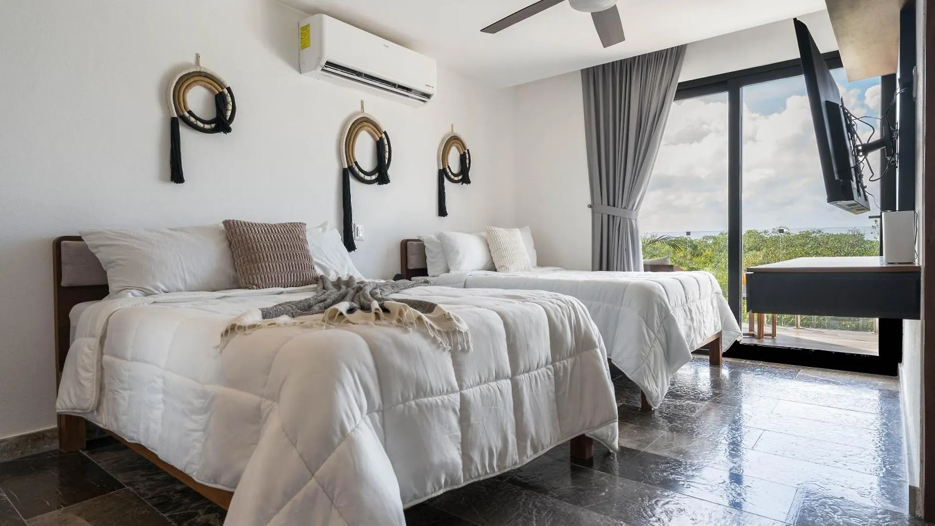 Beachfront Luxury Villa With Pool With Private Cooker & Staff Puerto Morelos