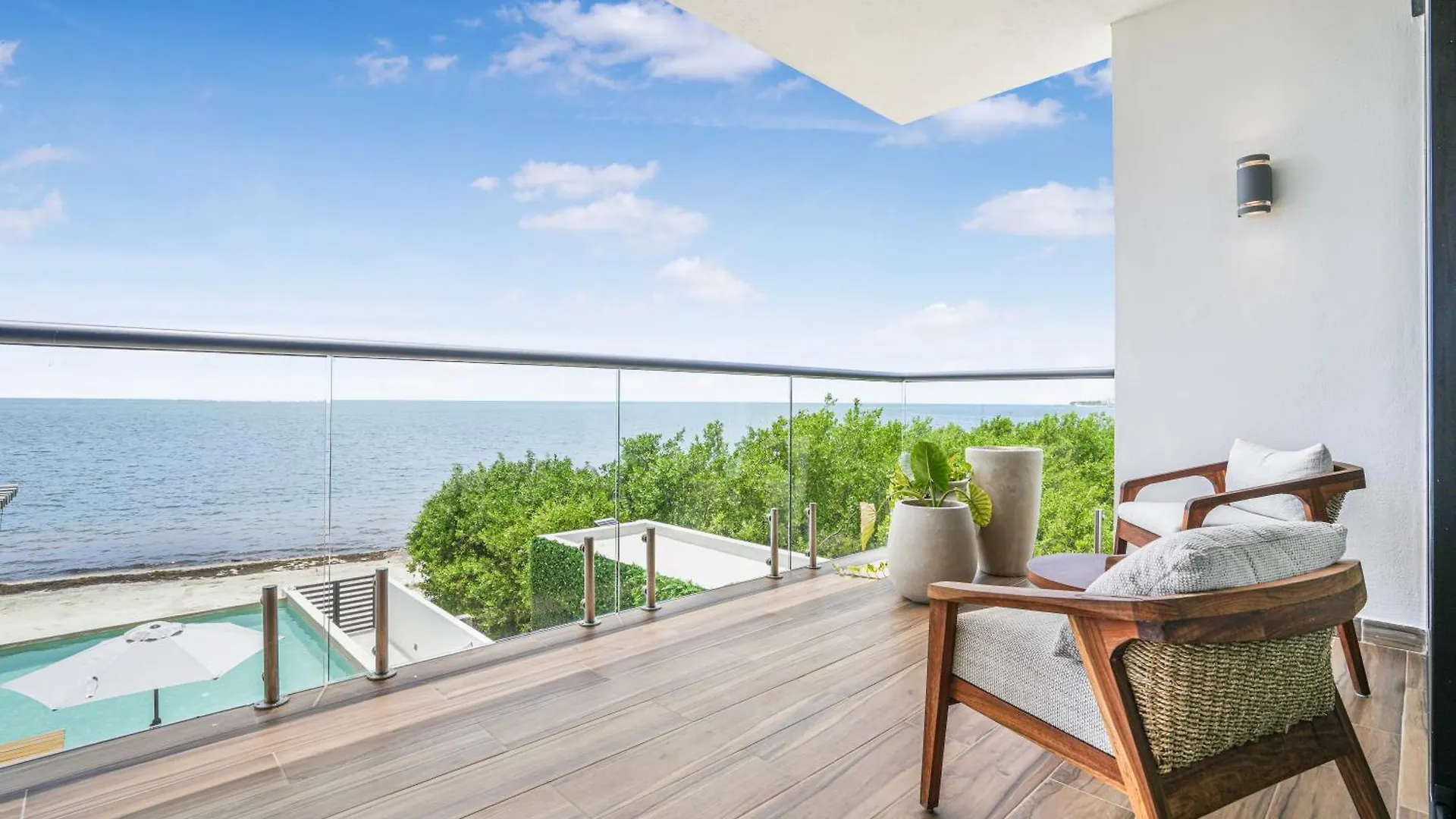 Beachfront Luxury Villa With Pool With Private Cooker & Staff Puerto Morelos