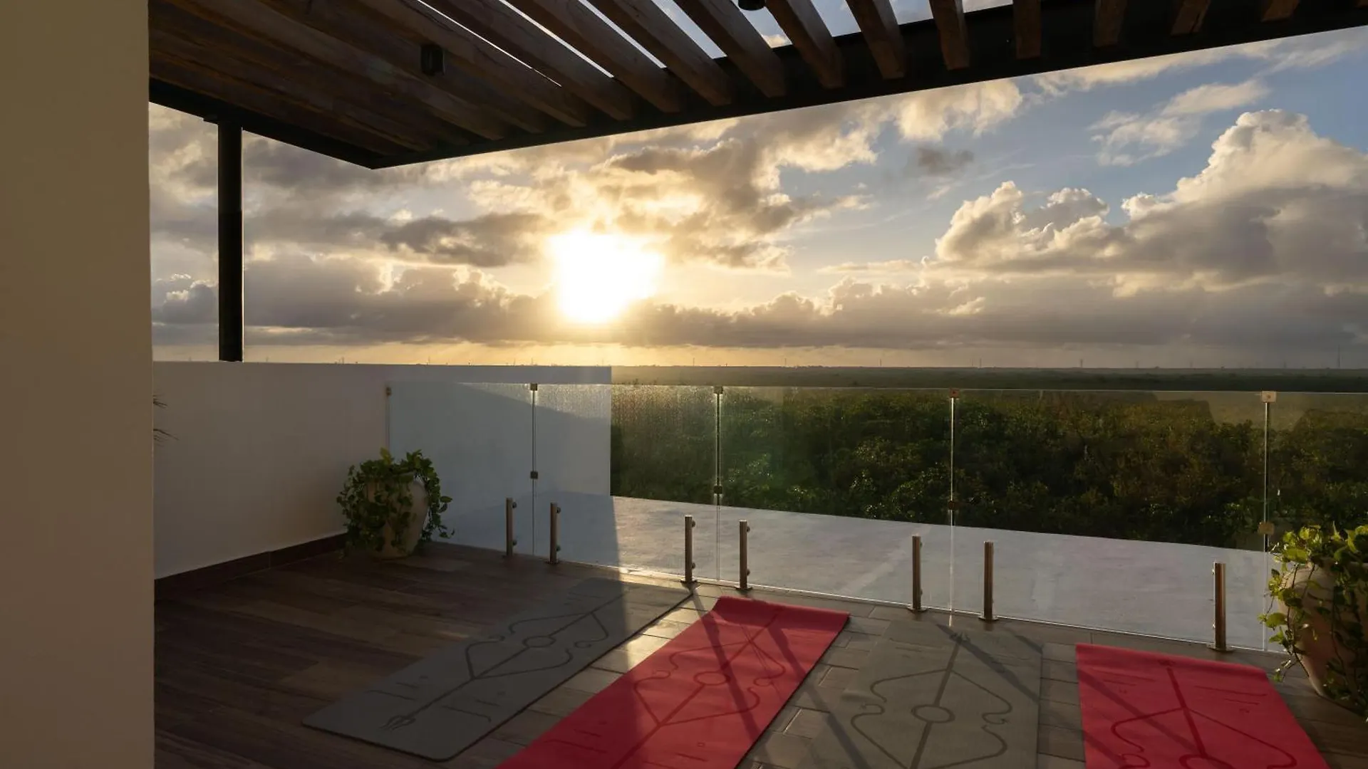 Beachfront Luxury Villa With Pool With Private Cooker & Staff Puerto Morelos