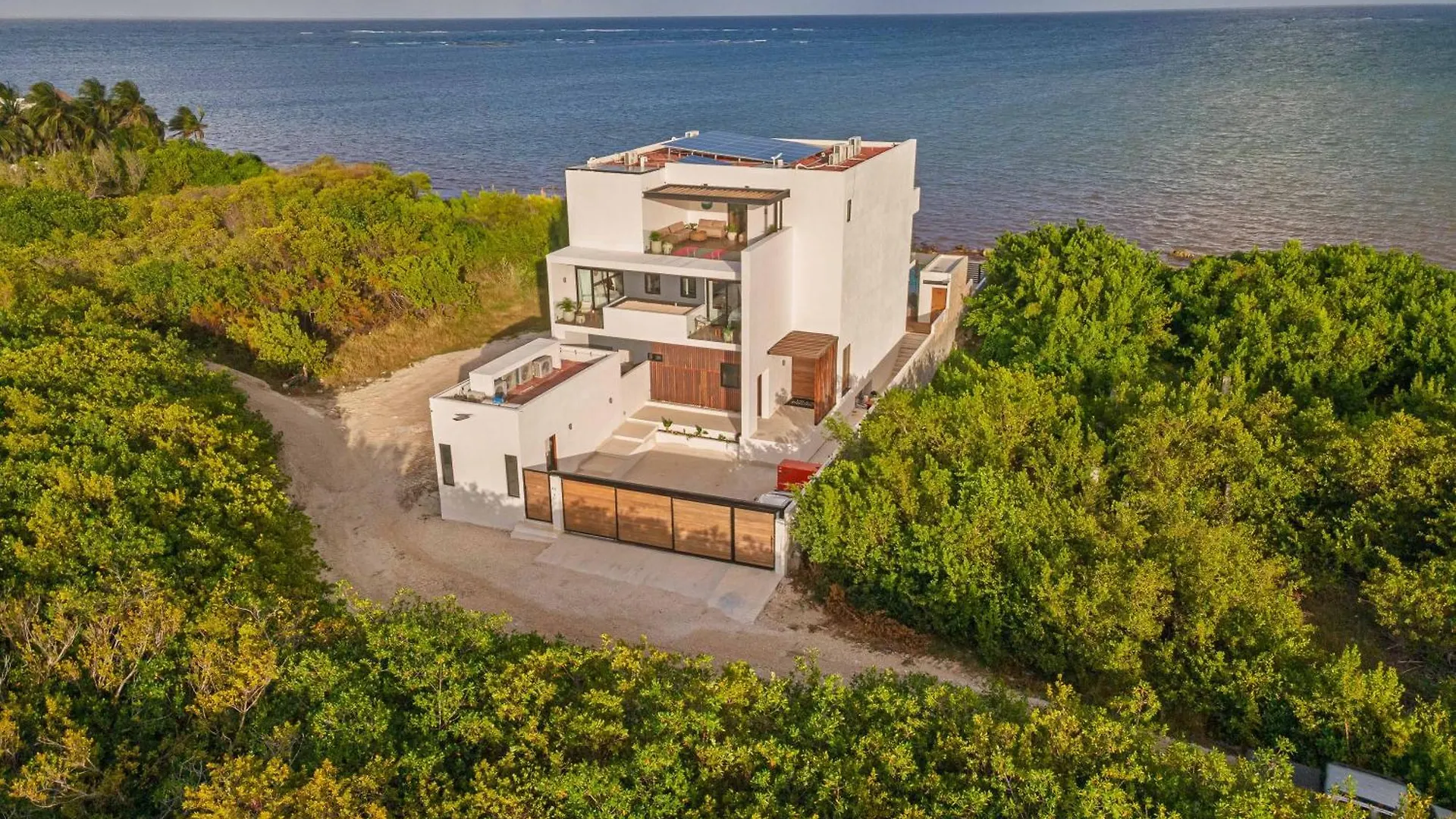 Beachfront Luxury Villa With Pool With Private Cooker & Staff Puerto Morelos