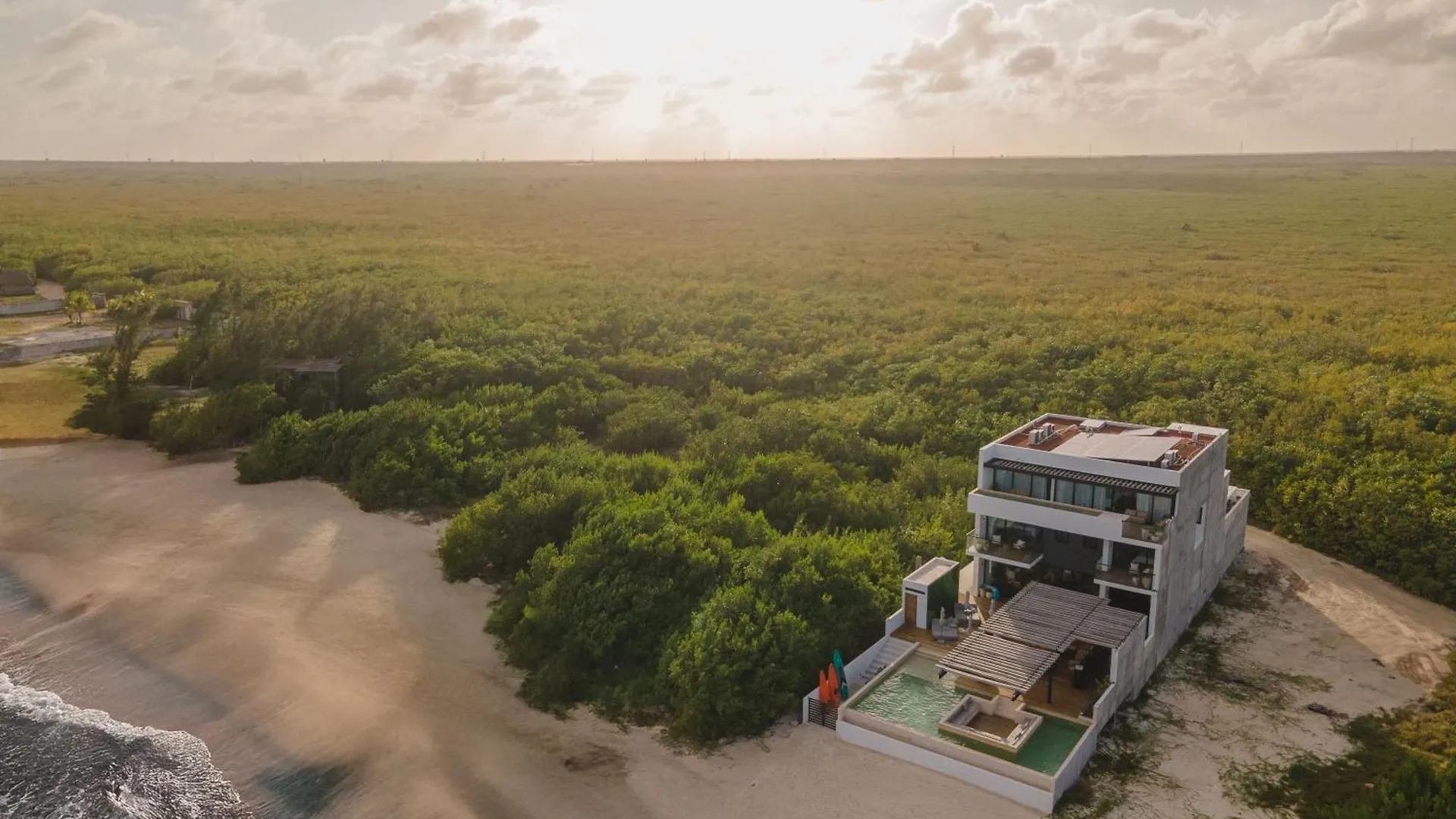 Beachfront Luxury Villa With Pool With Private Cooker & Staff Puerto Morelos